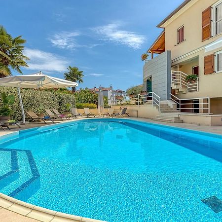 Apartment Complex Irena With Pool Пореч Екстериор снимка