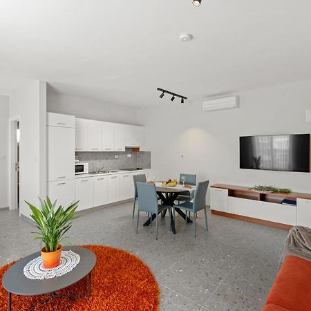 Apartment Complex Irena With Pool Пореч Екстериор снимка