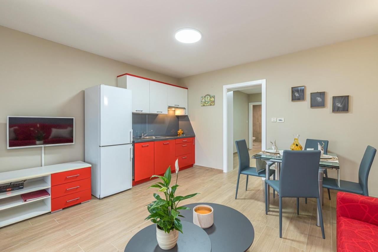 Apartment Complex Irena With Pool Пореч Екстериор снимка