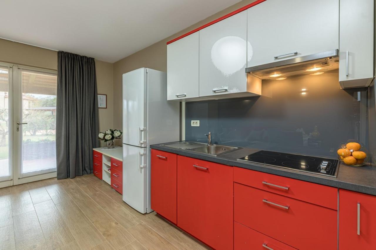 Apartment Complex Irena With Pool Пореч Екстериор снимка