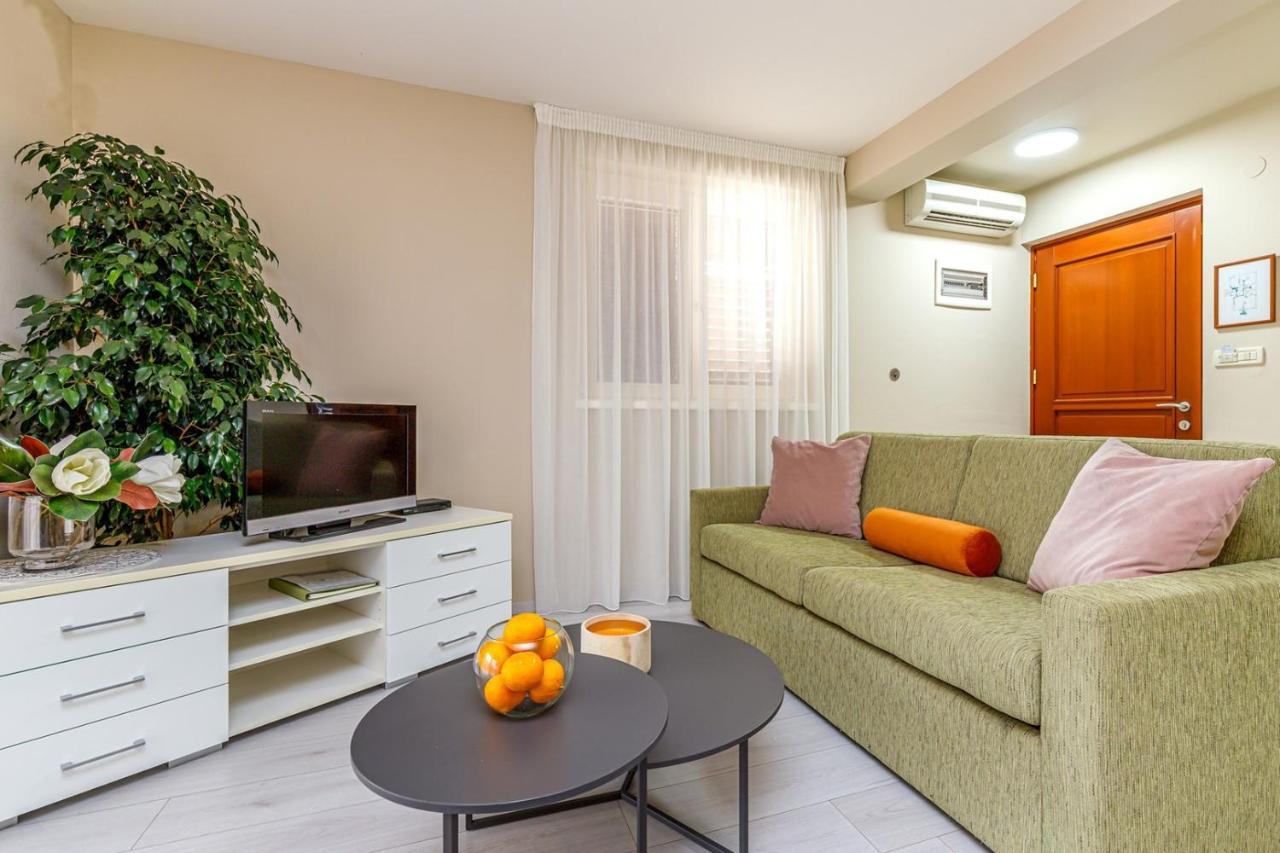 Apartment Complex Irena With Pool Пореч Екстериор снимка
