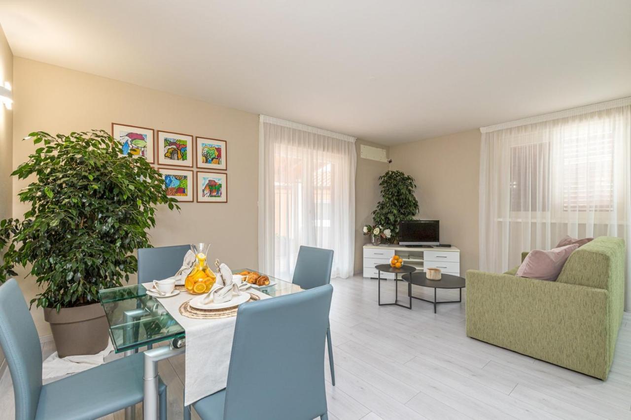 Apartment Complex Irena With Pool Пореч Екстериор снимка