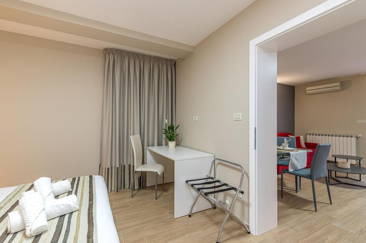 Apartment Complex Irena With Pool Пореч Екстериор снимка