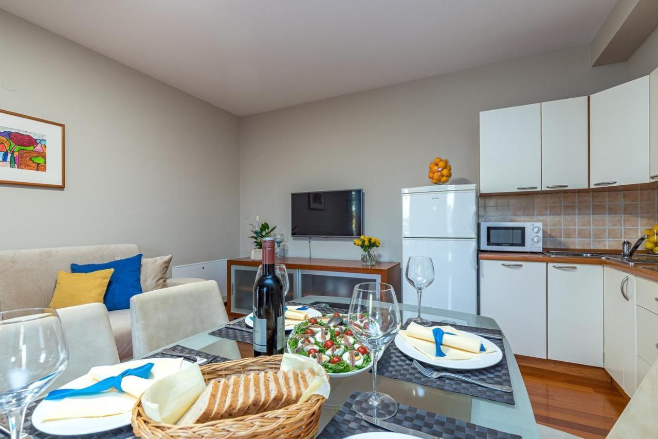 Apartment Complex Irena With Pool Пореч Екстериор снимка