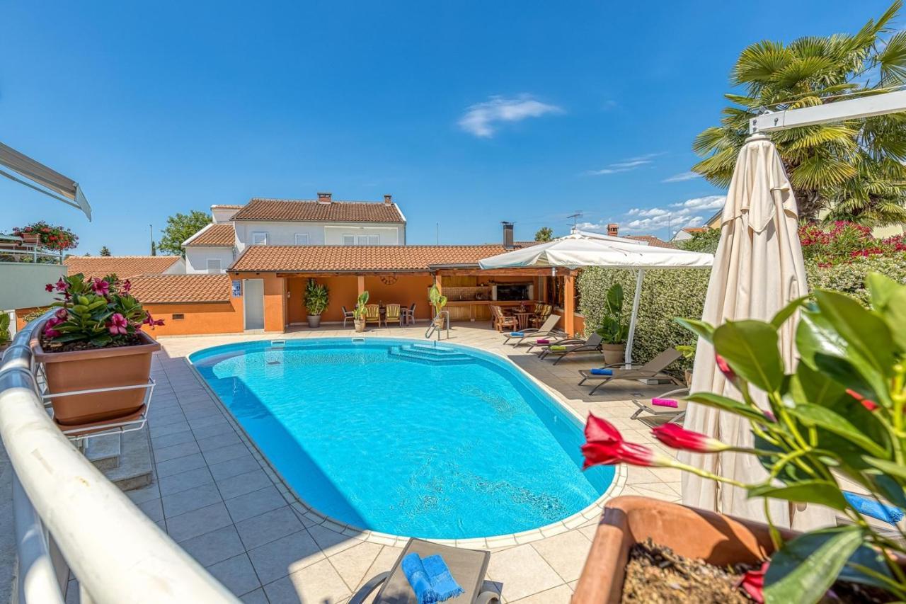 Apartment Complex Irena With Pool Пореч Екстериор снимка