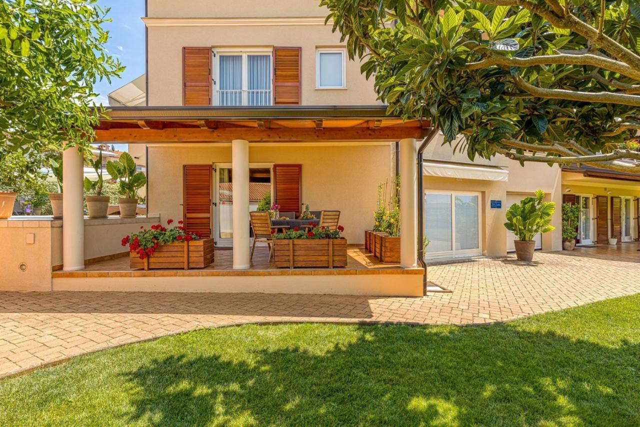 Apartment Complex Irena With Pool Пореч Екстериор снимка