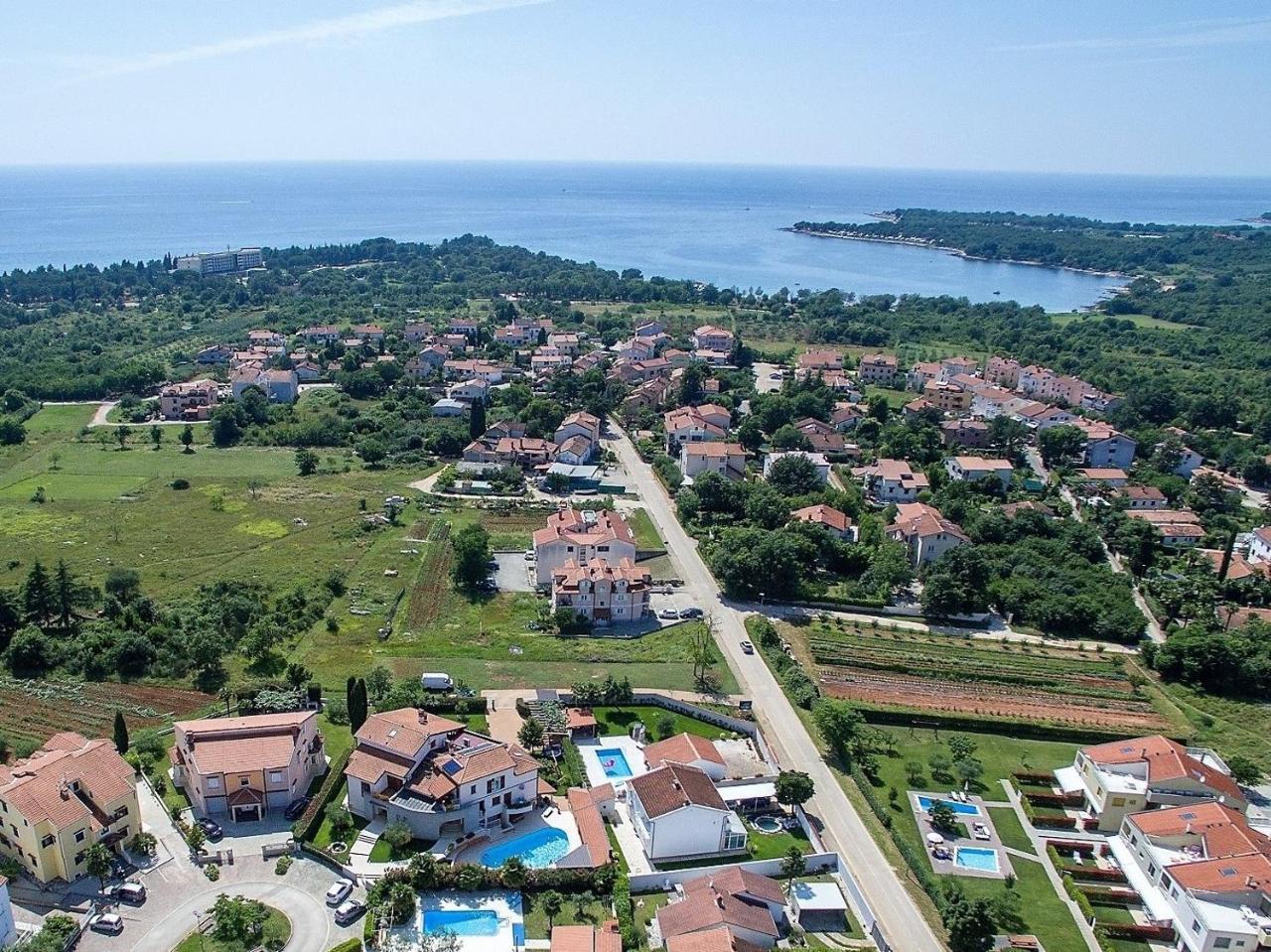 Apartment Complex Irena With Pool Пореч Екстериор снимка